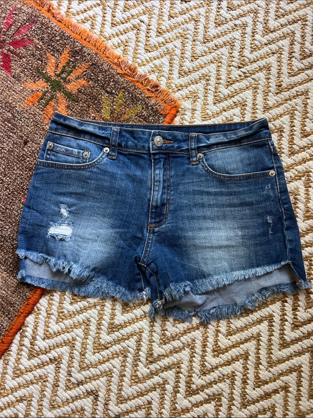 vestique Blue Distressed Frayed Hem Denim Shorts
